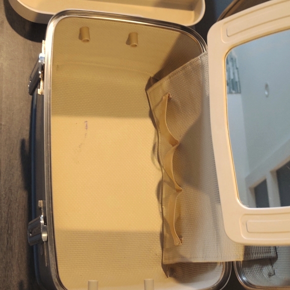 Vintage American Tourister Travel Train Case - Picture 5 of 7